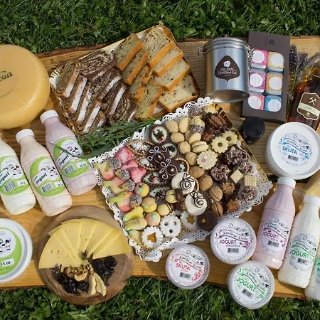 House On The Hill 아파트