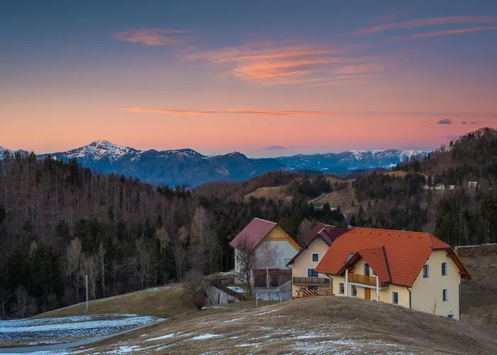 House On The Hill Apartma *