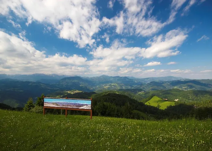 House On The Hill Apartma Spodnja Idrija